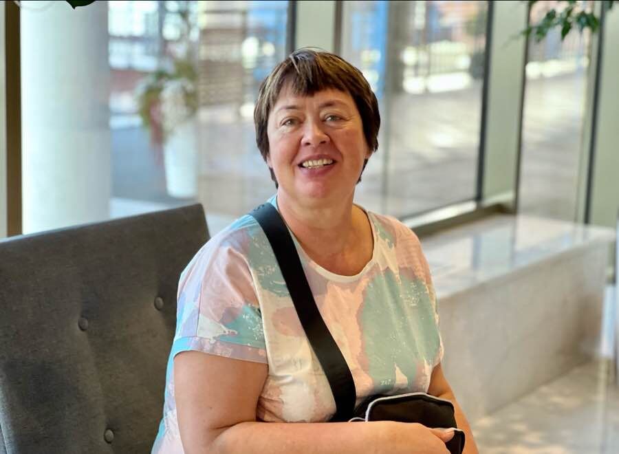 Женщины на курортах КМВ - это не про возраст. У Наталии сегодня день рождения - и она любезно дала разрешение сфотографировать её, как и другие девушки). Фото автора канала