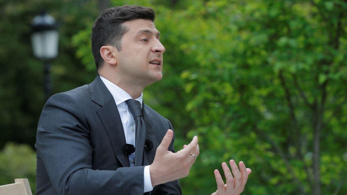 - Ну, пригласи, ну, поговори со мной, как..., ну, как с другом... Выпьем, обсудим...