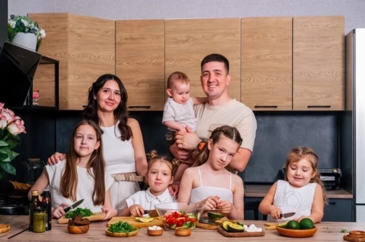    Многодетным волгоградцам могут сократить рабочую неделю до 30 часов