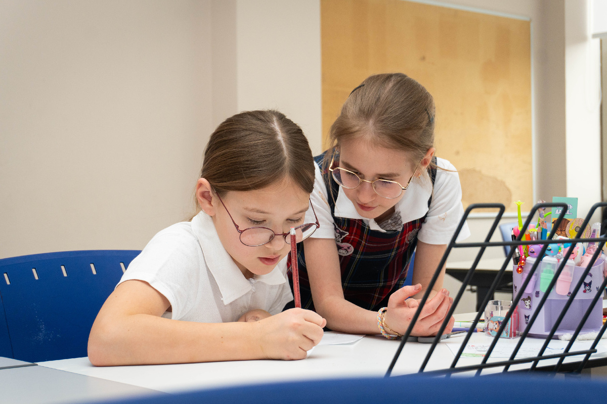 Особую тревогу вызывает нехватка учителей по стратегическим направлениям: математике, русскому языку и в начальной школе.