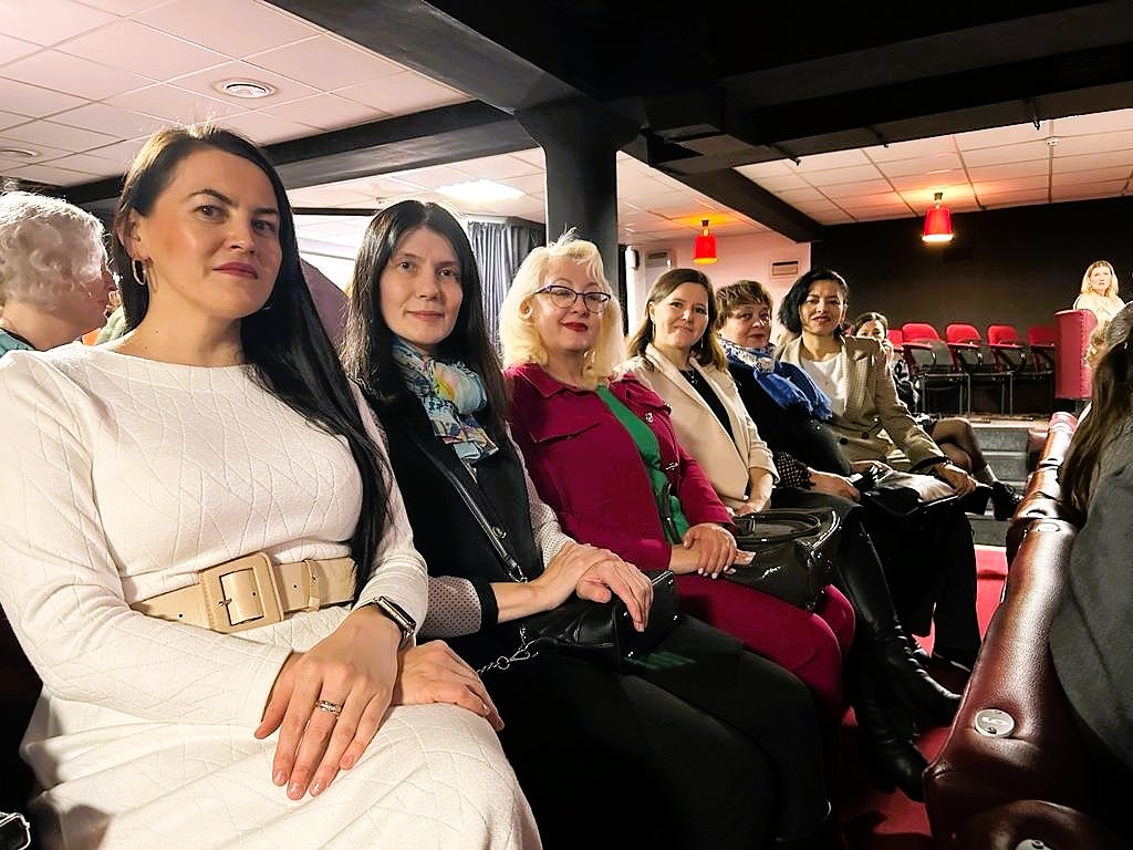 С коллегами пришли на постановку "Вегас"