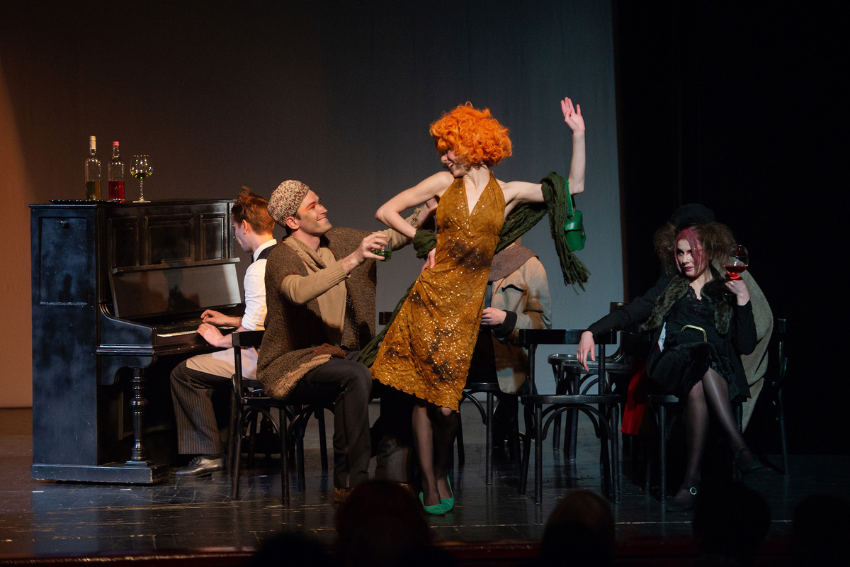    Сцена из спектакля «Ночные дороги»