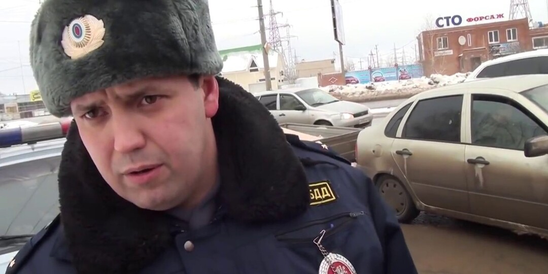 «Останавливаемся, показываем документы»: Рассказываю что делать, если сотрудник ДПС требует остановки на мосту