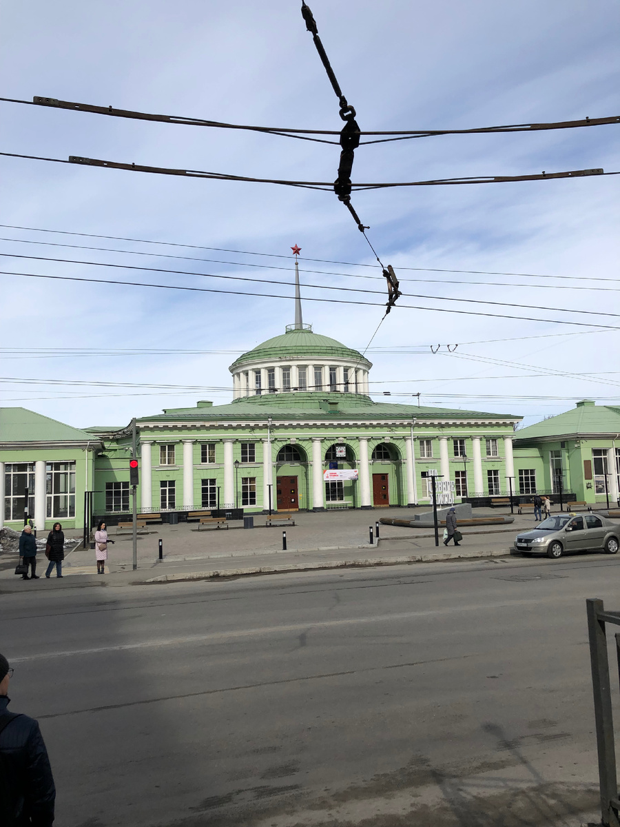 Железнодорожный вокзал в Мурманске. Фото автора.