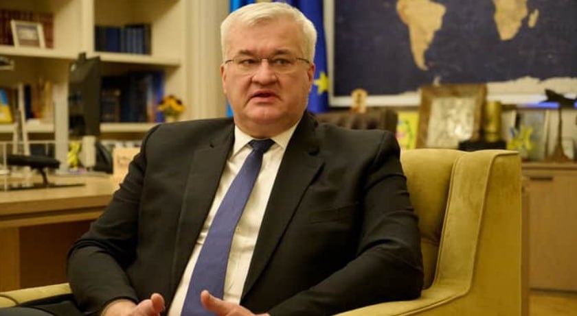 Министр Сибига сочиняет на ходу.