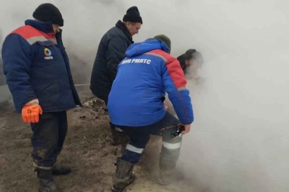    Бригады РМПТС устраняют аварию на теплотрассе в районе ул. Черновицкой