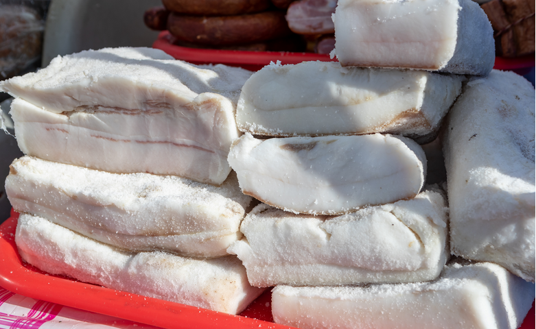 Диетолог Соломатина объяснила, чем полезно сало