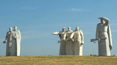 Даже не верится, что на этом месте в суровые военные годы шёл тяжёлый бой