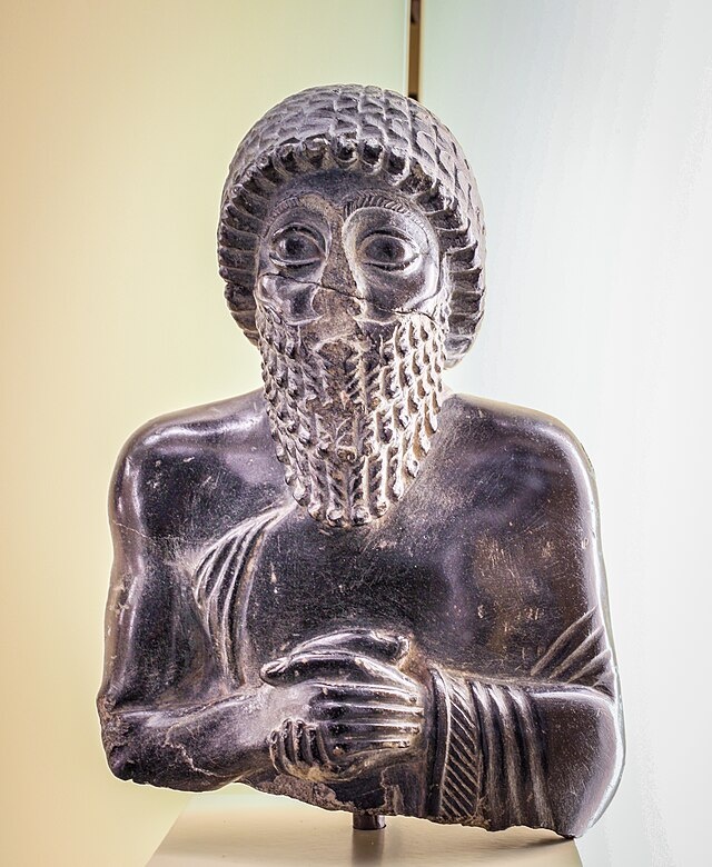 Верхняя часть неошумерской портретной статуэтки Ур-нингирсу из Лагаша. Фото из свободных источников в Интернете.