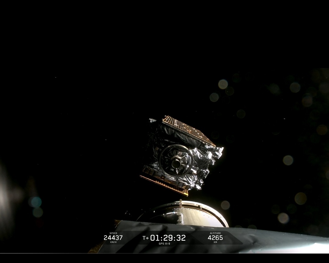 SpaceX успешно запустила очередной спутник Глобальной системы позиционирования для Космических сил США, и в этом, казалось бы, рутинном событии, как в капле воды, отразились ключевые тенденции, которые уже много лет определяют не только космическую отрасль, но и глобальные стратегические расклады. Ракета Falcon 9 вывела на орбиту аппарат GPS-III SV09, названный в честь астронавта Эллисона Онидзуки, с базы на мысе Канаверал.