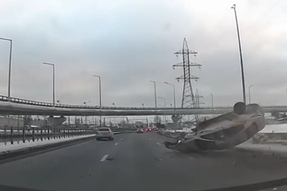    Авария случилась на Витебском проспекте. Фото: vk.com/spb_today