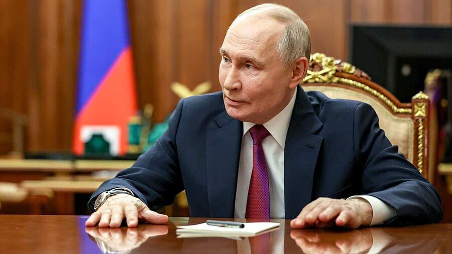 Путин заявил о продолжении в России работы над сохранением вечных ценностей