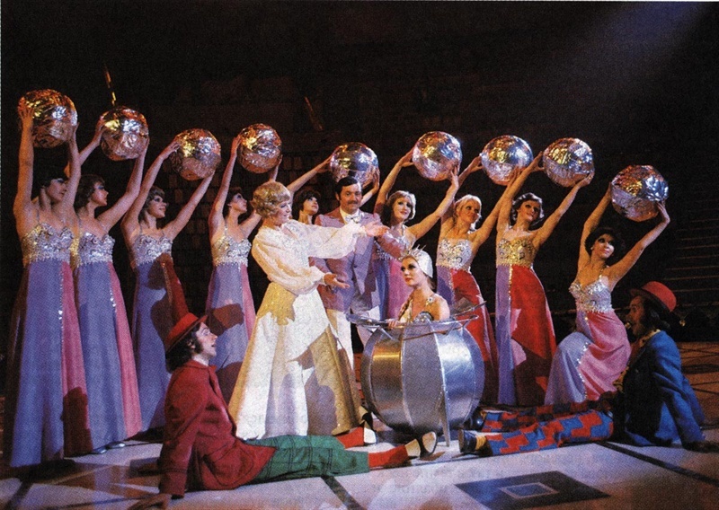 Хосров Абдуллаев и Лидия Ионова, «Иллюзионное ревю». Фото https://vk.com/ruscircus