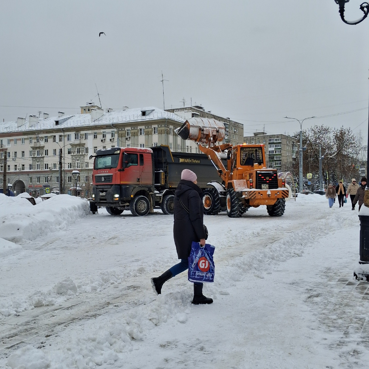 Техника на уборке снега в Сормове. Фото автора. 