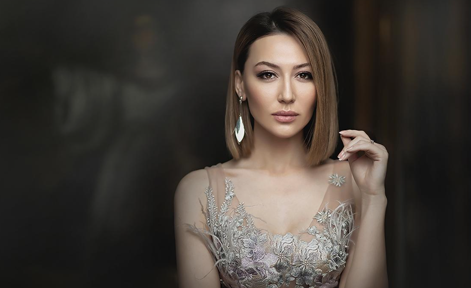   Лола Юлдашева — узбекская певица, автор песен и актриса.Источник фото: официальные соцсети Лолы Юлдашевой.