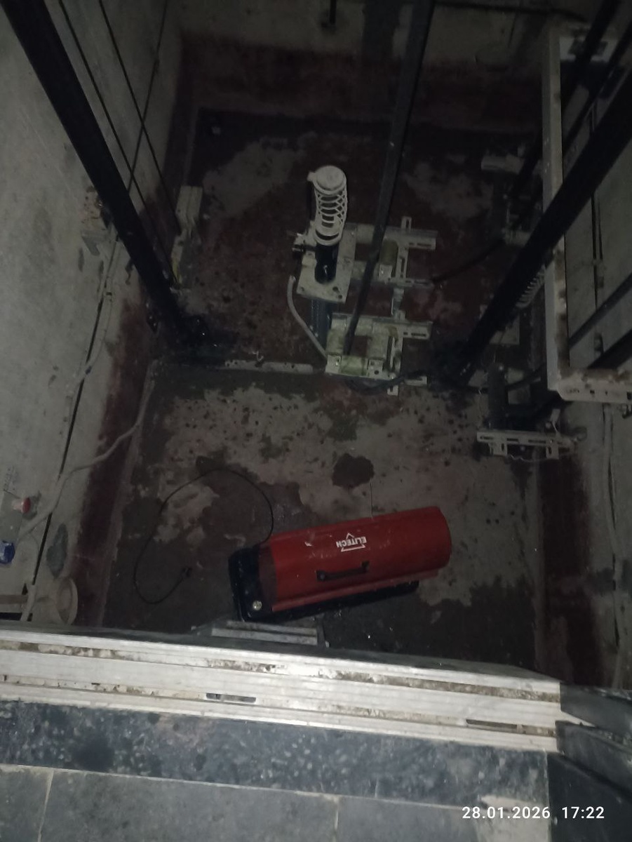 Легендарная фотка с тепловой пушкой. Дата и время съёмки на снимке..