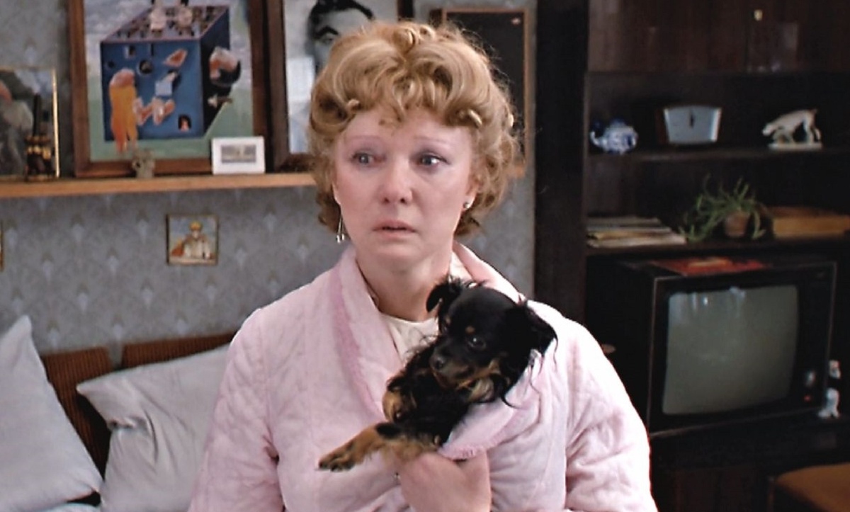 Слабовата ты супротив Надюхи. Она пироги печёт. 