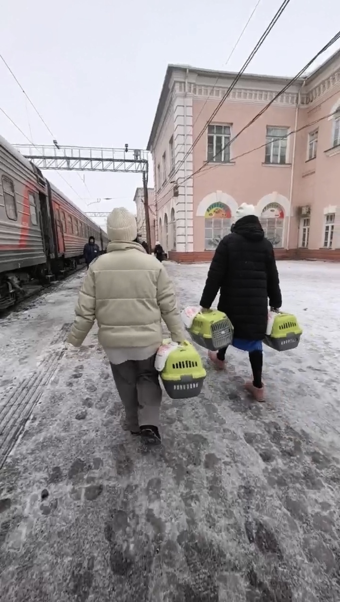 Наша бригада на вокзале в Ельце. Фото из архива автора