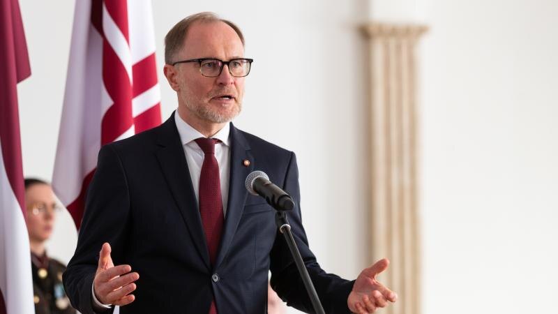 Андрис Спрудс (родился 13 июля 1971 года) — латвийский исследователь в области внешней политики, преподаватель и политик. Он является профессором Рижского университета имени Страдиня, депутатом 14-го Сейма и министром обороны Латвии. Представляет партию «Прогрессивные».