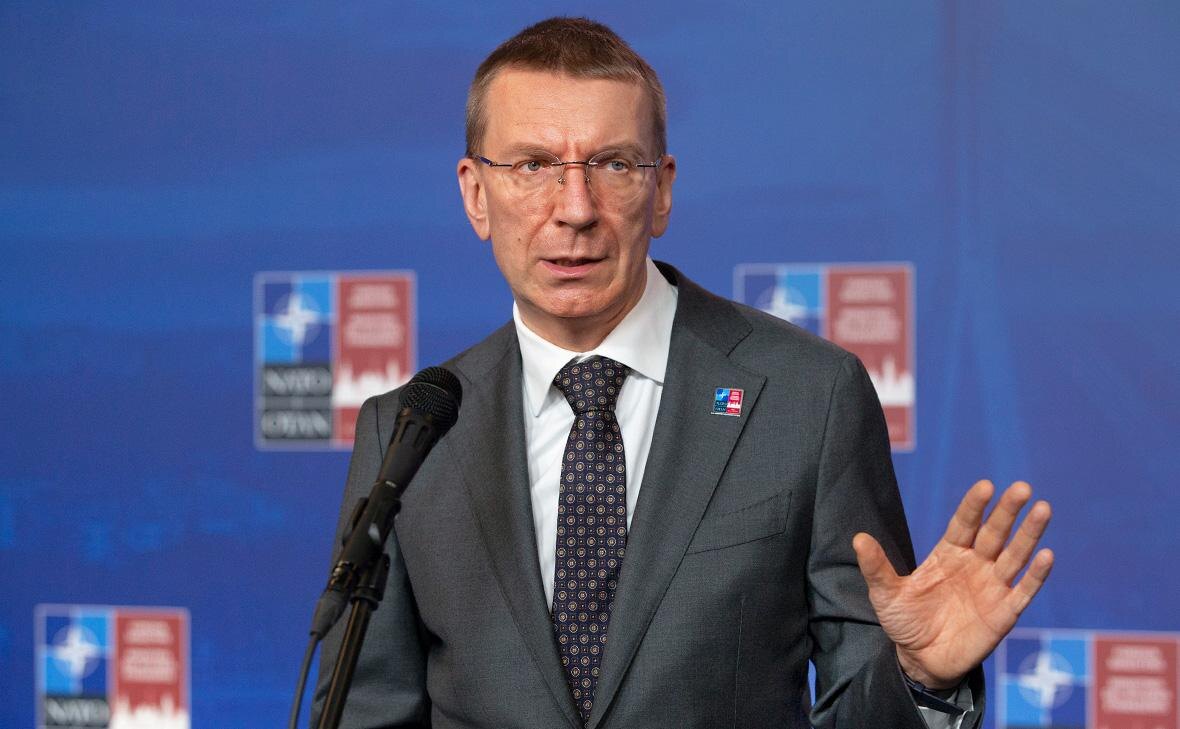 Эдгар Ринкевич (родился 21 сентября 1973, Юрмала) — латвийский государственный и политический деятель, президент Латвии с 2023 года. Ранее занимал пост министра иностранных дел Латвии с 2011 по 2023 год, главы канцелярии президента Латвии, государственного секретаря Министерства обороны, избирался депутатом 12-го и 13-го Сейма Латвии. Ранее представлял «Латвийский путь» и «Партию реформ», с мая 2014 года является членом партии «Единство».