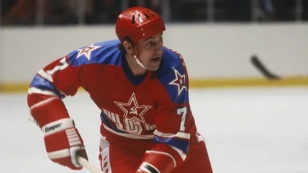 🤖 Иллюстрация улучшена нейросетью | ЦЭС ФЕДАТ | Советский хоккеист