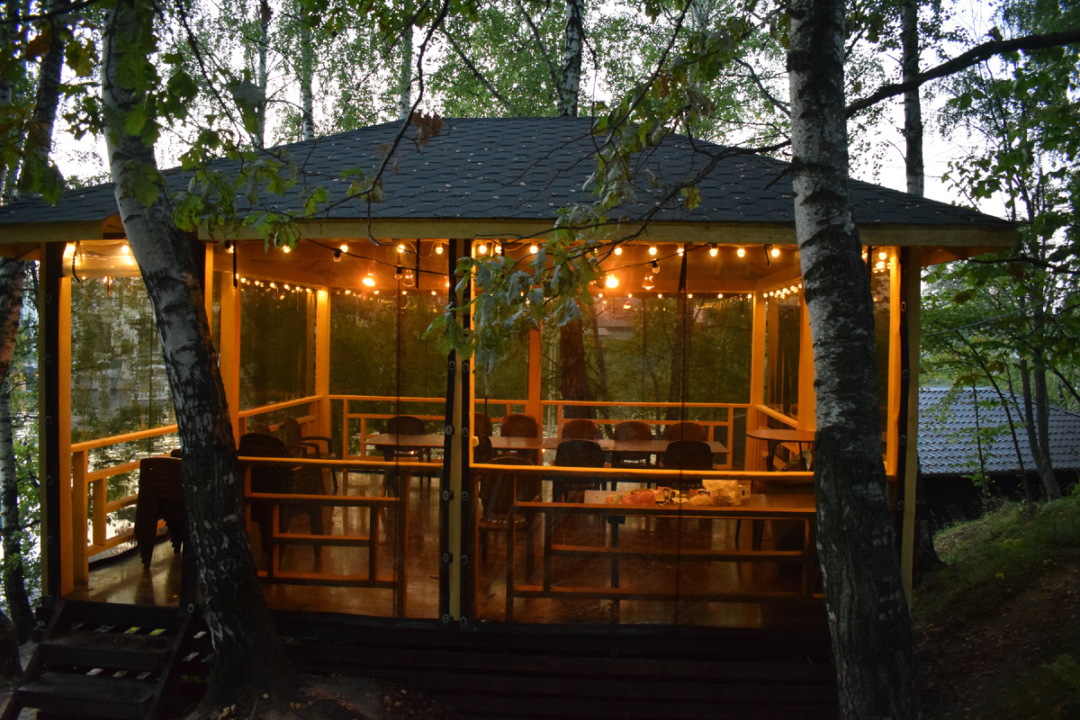 Беседка для пикника в яхт-клубе Ореховая Бухта