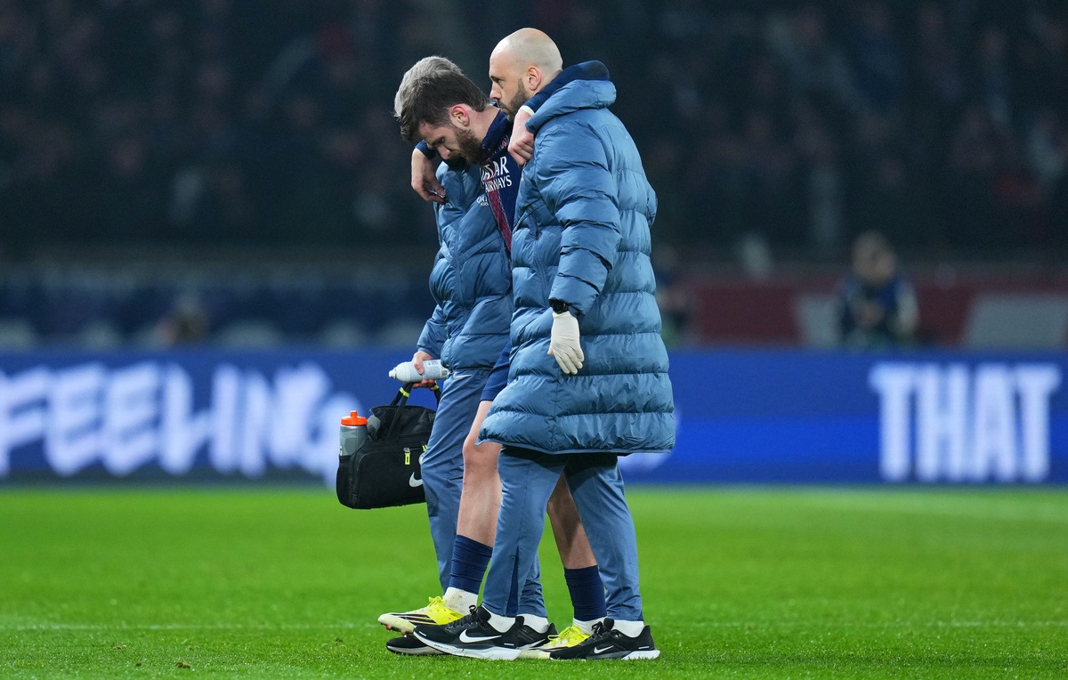    Нападающий "Пари Сен-Жермен" Хвича Кварацхелия   Franco Arland/Getty Images