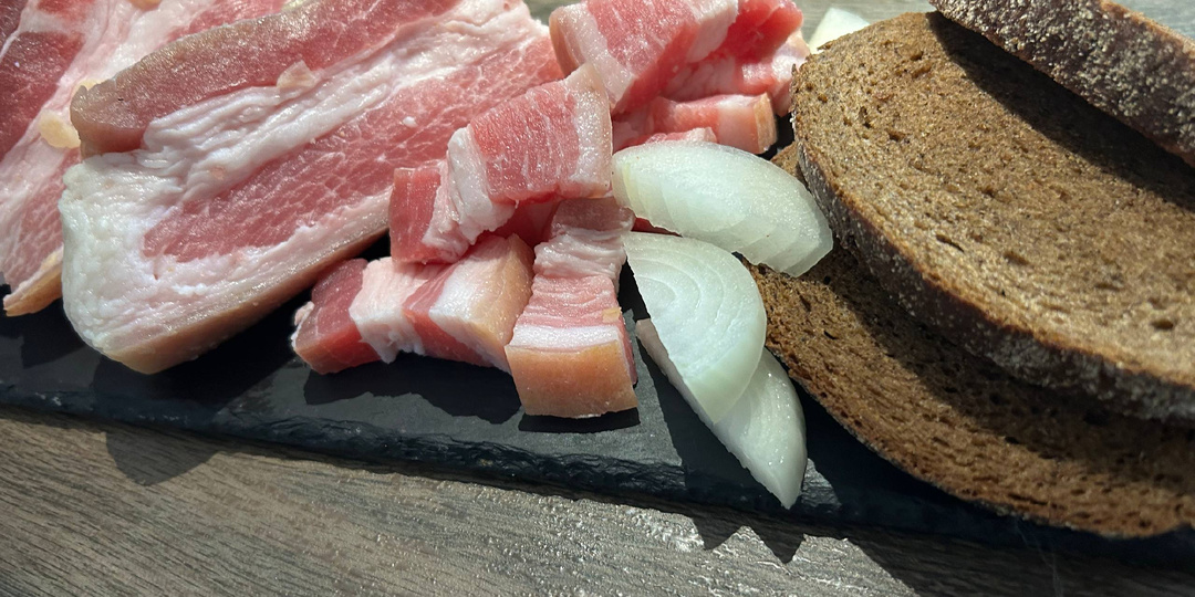 Зима - время вкусного сала.