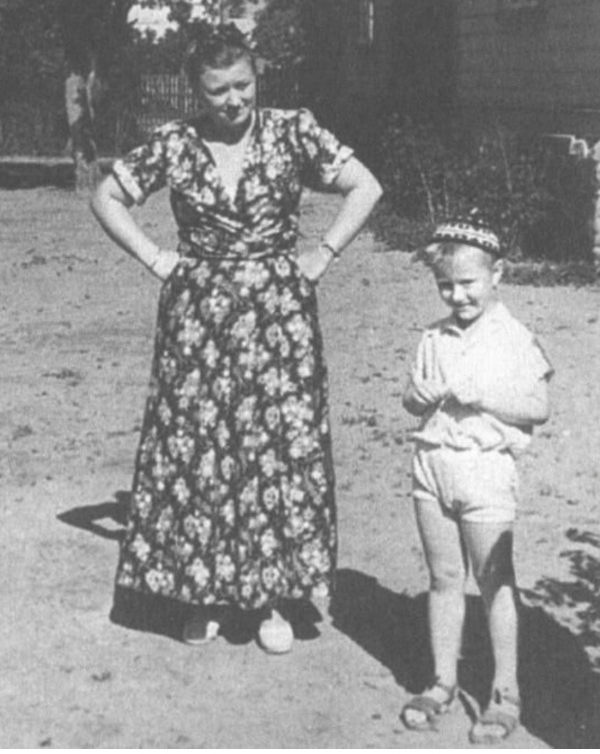 Андрей с мамой