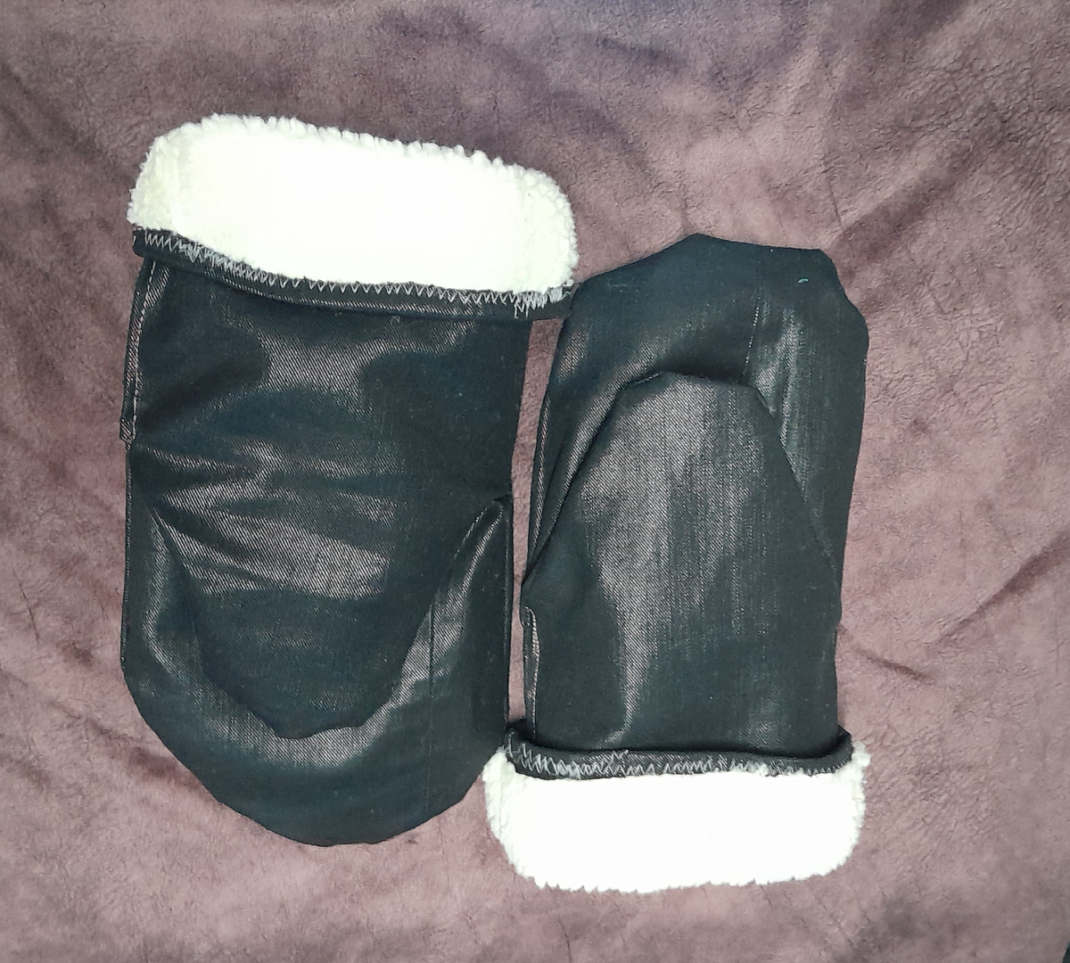 Голицы или рабочие варежки.