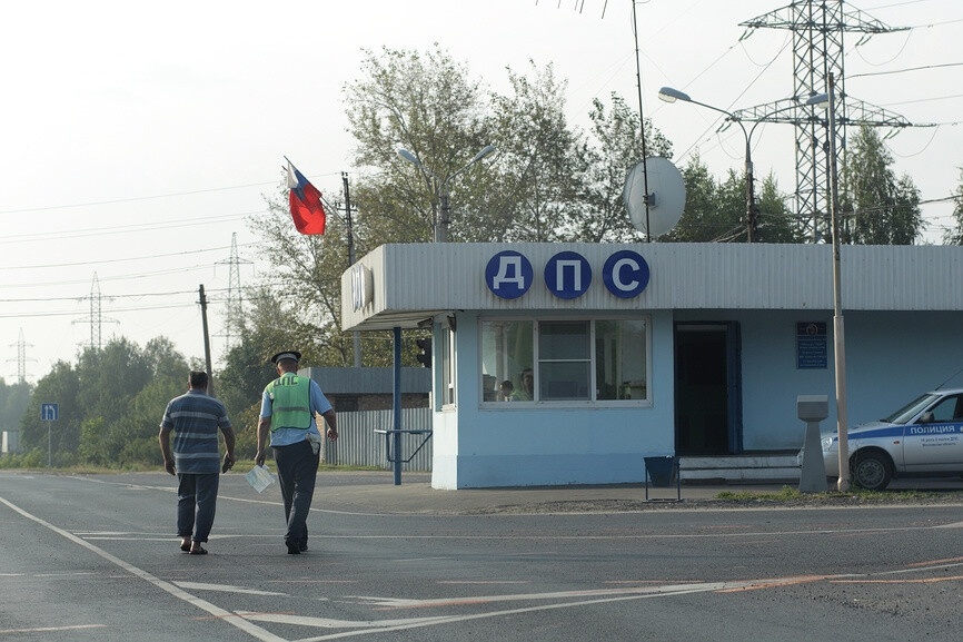 Тот самый момент, когда понимаешь, что простой проверкой документов дело не кончится. Знакомая дорога к протоколу...
