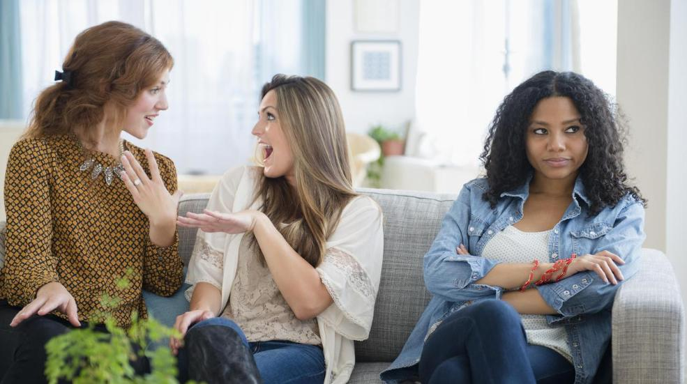 В вашем окружении есть человек, который питает к вам скрытую враждебность.