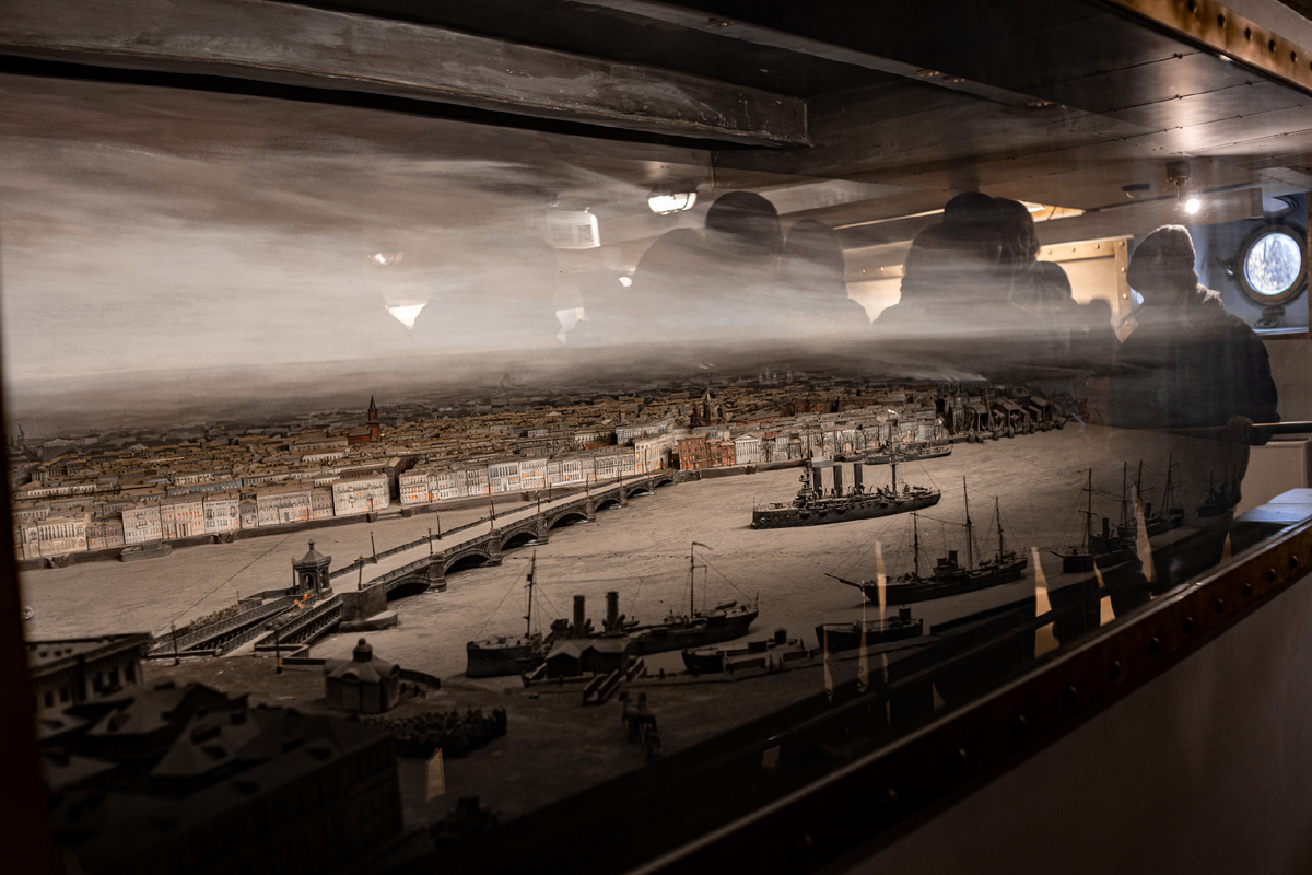 На Авроре. Осенний Питер 2023г. Фотограф Тамара Прибойченко