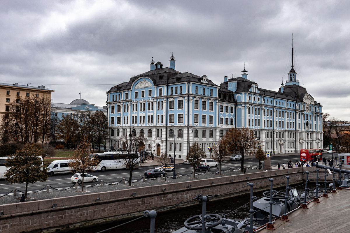 На Авроре. Осенний Питер 2023г. Фотограф Тамара Прибойченко