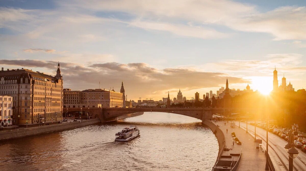    Elina Leon/shutterstock