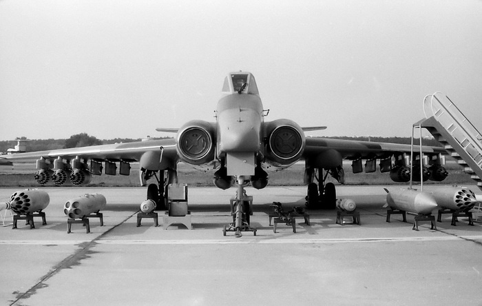 Штурмовик Ил-102, вид спереди. Фото: авиару.рф