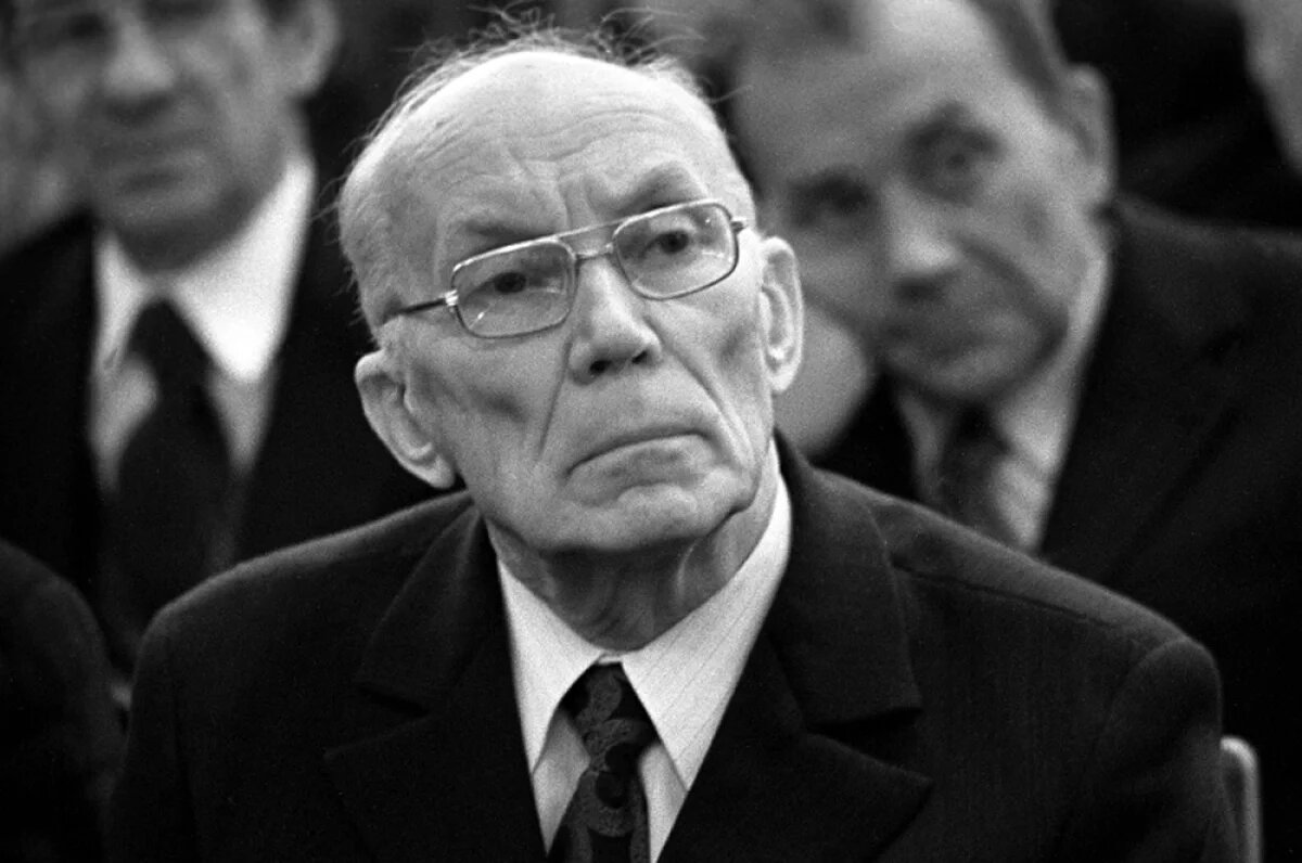   Академик Николай Дмитриевич Девятков на заседании Академии наук СССР. 1974 г.