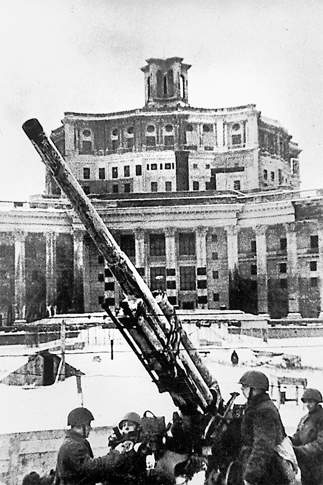    СОН-2 («Станция орудийной наводки») — первая серийная советская РЛС времён Великой Отечественной войны, которая позволила зенитным орудиям поражать вражеские самолёты в любое время суток и при любой погоде. Фото: РИА Новости/ В. Логинович