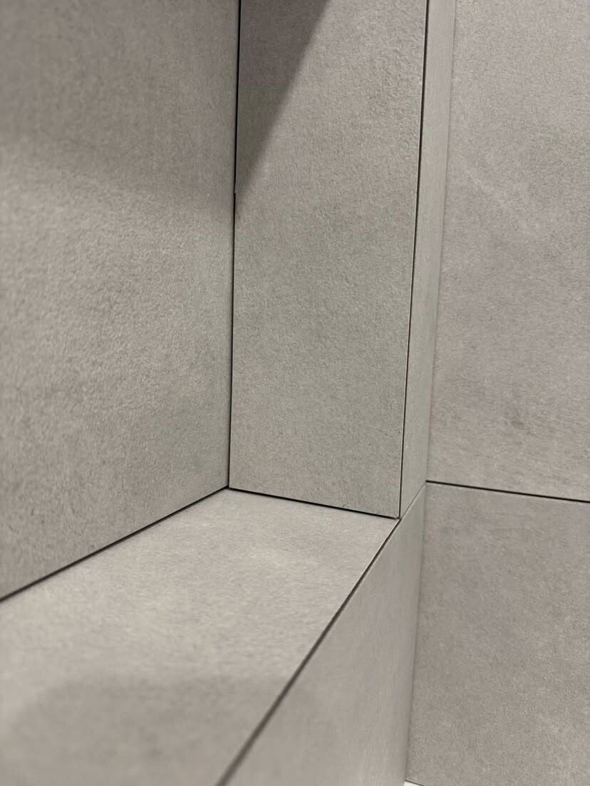 Оформление внутренних плоскостей ниши из керамогранита