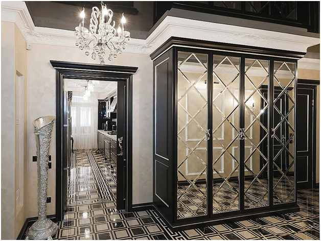 Шкафы с зеркальными фасадами можно подобрать в любой стиль