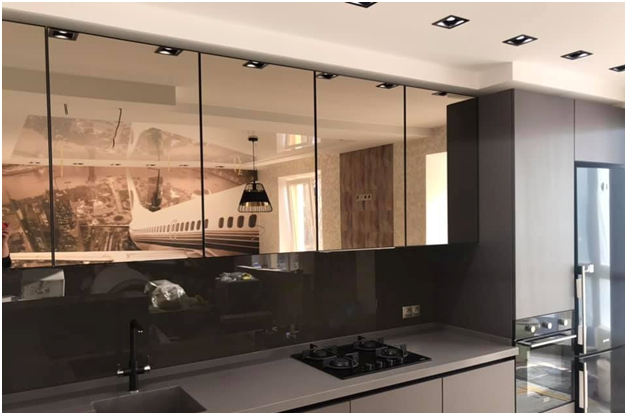 Кухонные зеркальные фасады