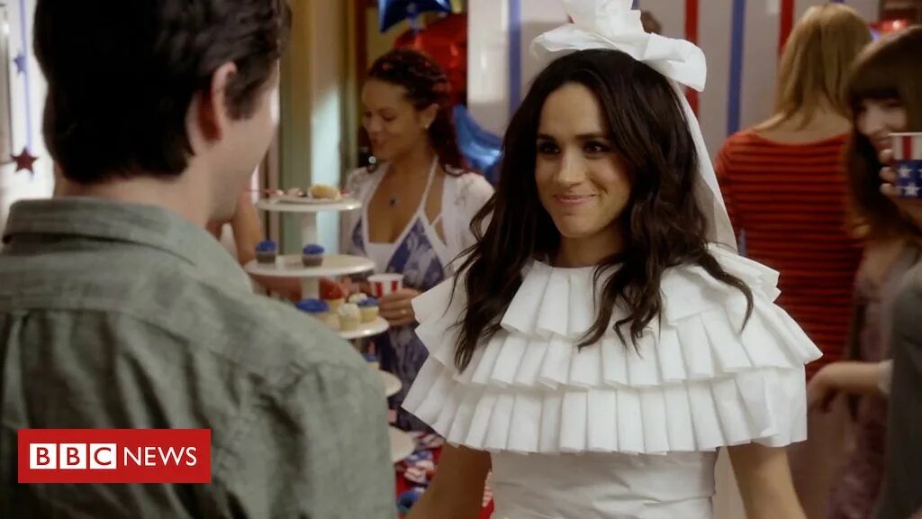 Меган Маркл в романтической комедии "Когда летят искры" - платье, если что, из туалетной бумаги сделано. И роль тут у нее довольно значимая