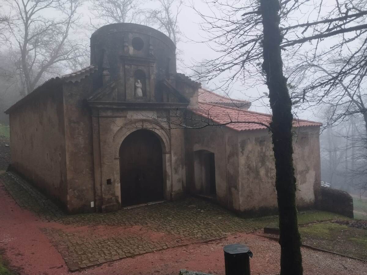 На фото, кстати, фабрика льда 