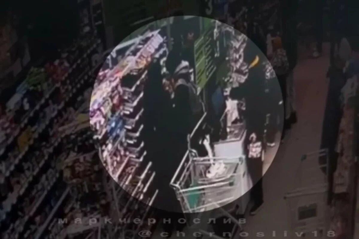    Мужчина ударил школьника корзиной для покупок в супермаркете Уссурийска