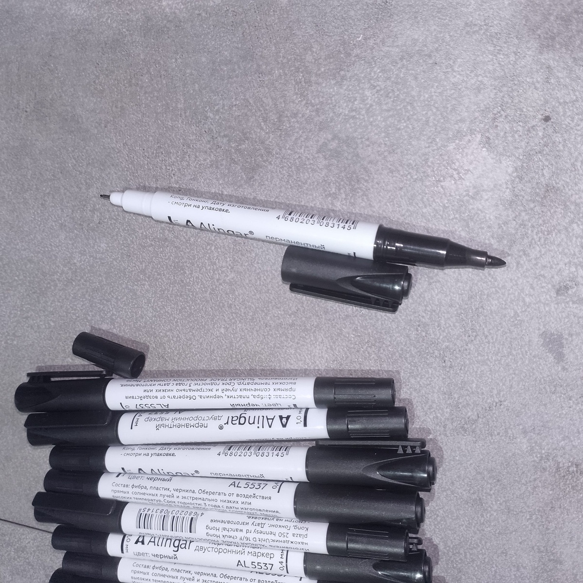     Маркер Alingar без колпачков — видно двусторонний наконечник