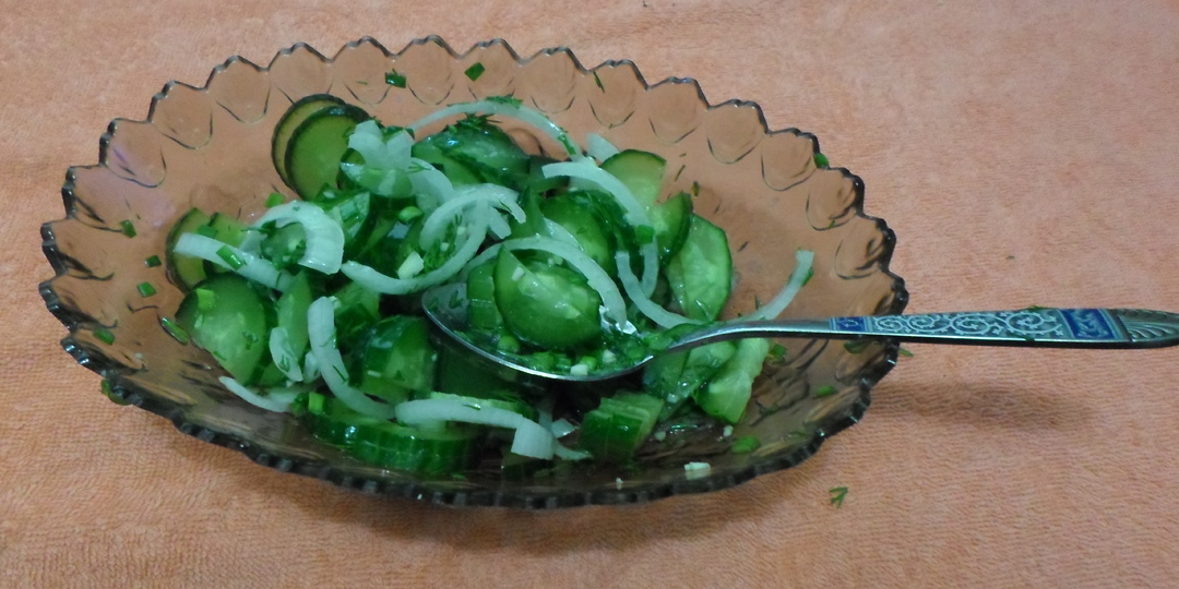 салат из огурцов и лука