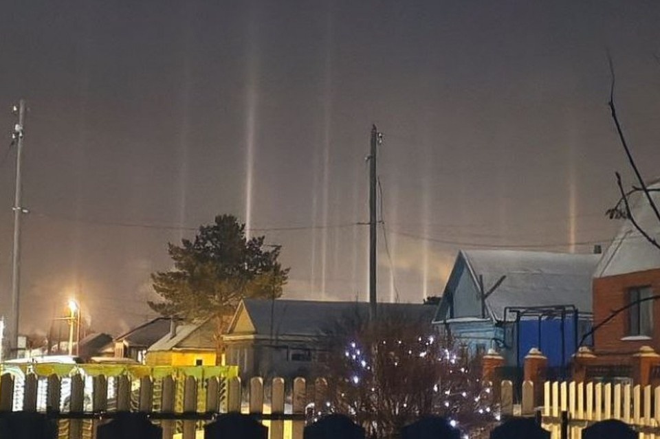    Специалисты дают объяснение: световые столбы абсолютно безопасны. Фото: Orsk.ru