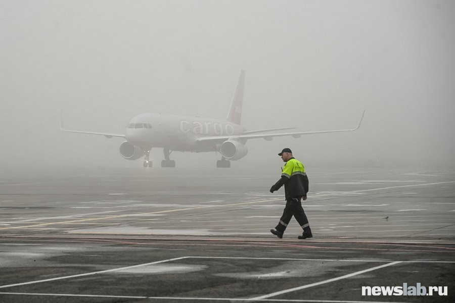 Туман, гроза или сильный снегопад могут стать причинами задержек авиаперелета