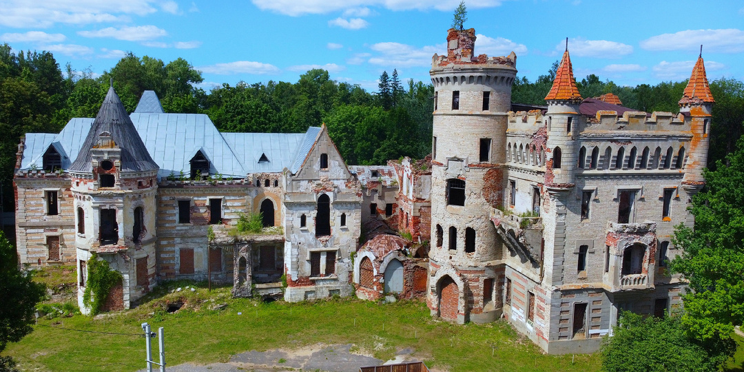 ЗАБРОШЕННЫЙ ФРАНЦУЗСКИЙ ЗАМОК В РОССИИ. УСАДЬБА ХРАПОВИЦКОГО.