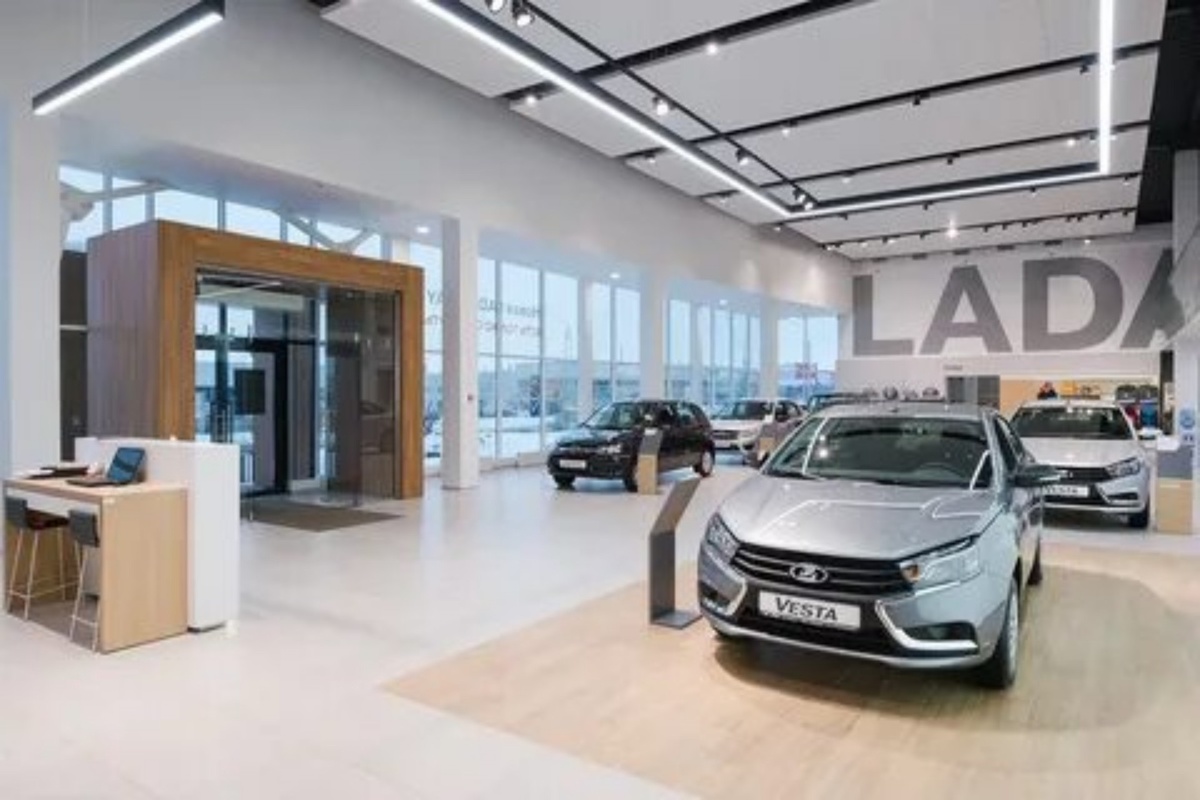 Стеклянные дворцы пустуют. Покупатель больше не реагирует на яркие вывески и «выгодные предложения».